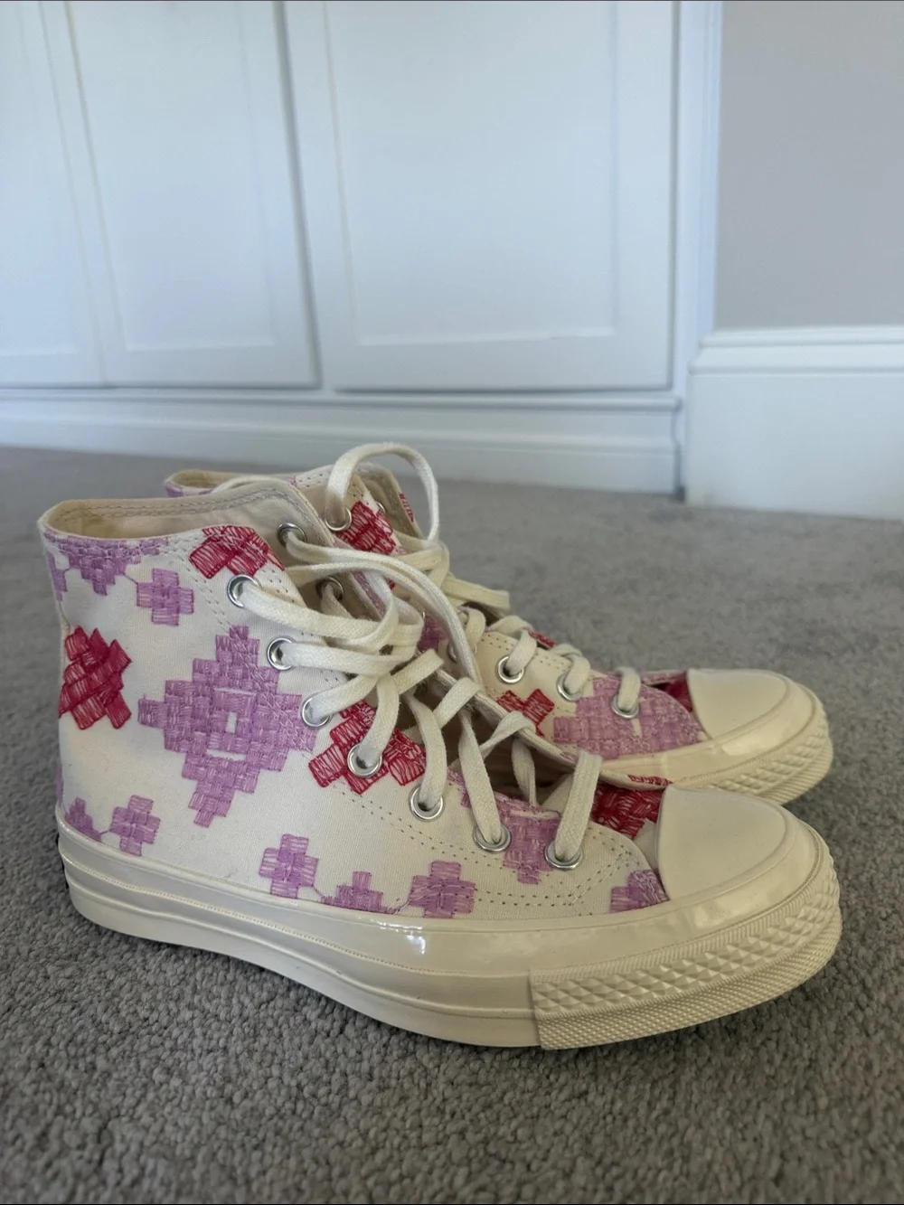 Graphic High-Top Sneakers in Cream with Pink & Red Cross Motif